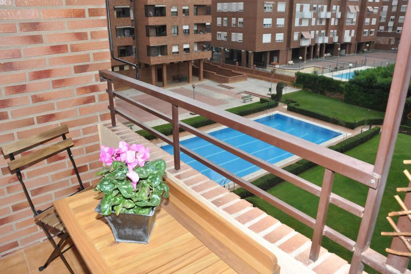 Apto La Estambrera I I Wifi Y Aire Acondicionado Logrono Ngoại thất bức ảnh
